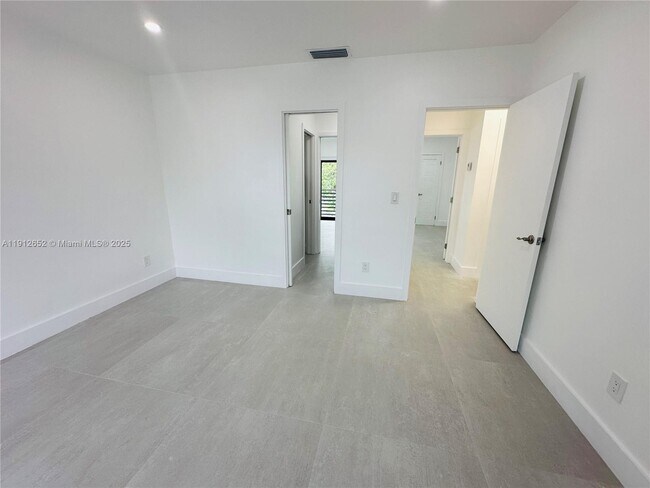 Building Photo - 7157 W 19th Ct