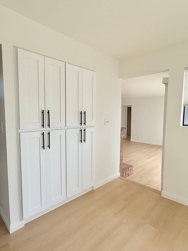 Building Photo - 3Bed/3Bath House Plus Office in South Torr...
