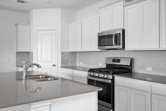 Building Photo - 404 Escondido Cir