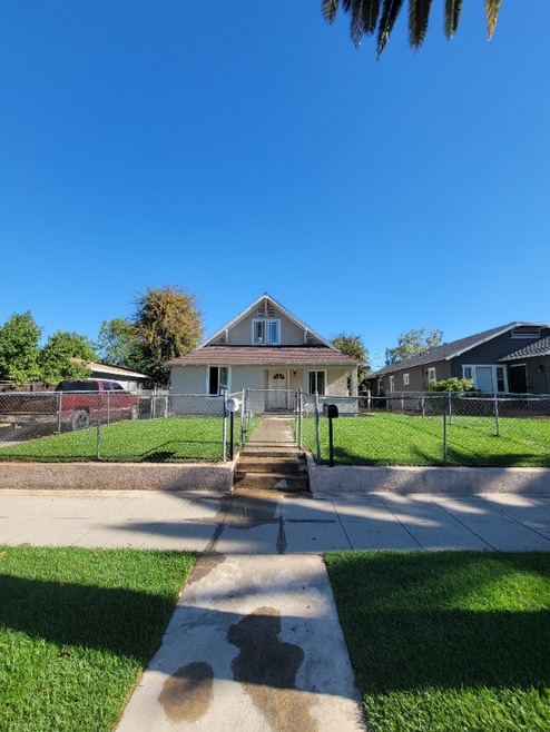 Building Photo - 2730 Lime St