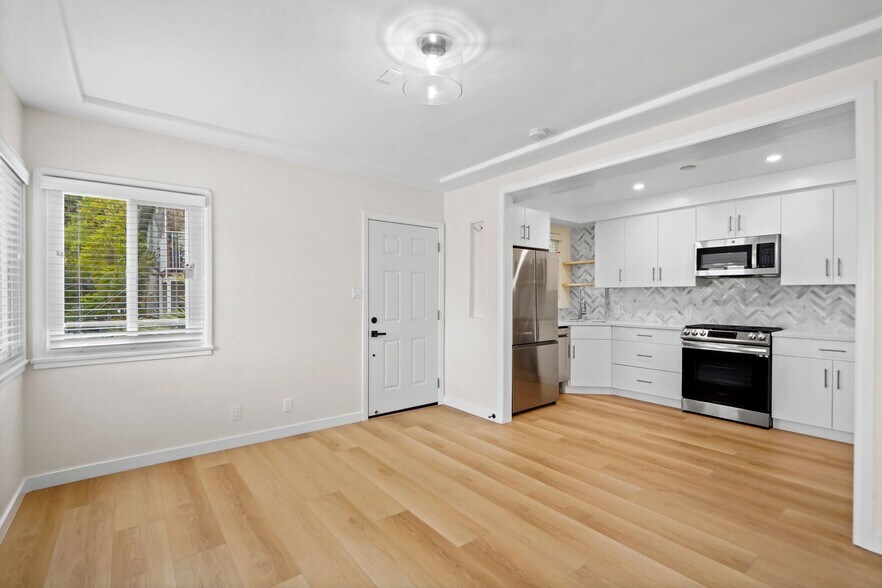 Building Photo - 1826 W Silver Lake Dr