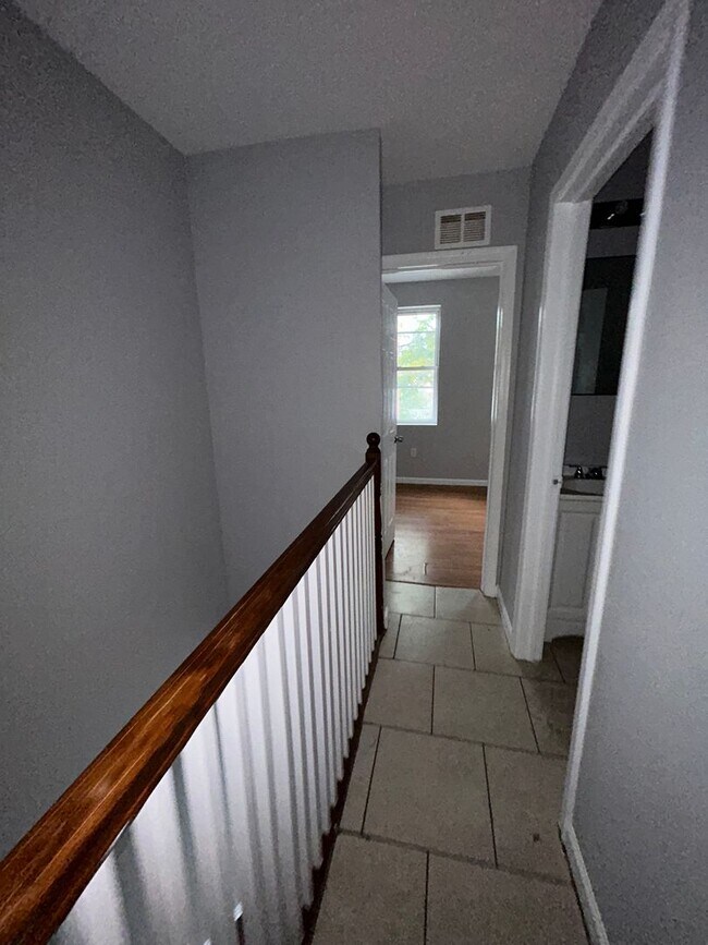 Building Photo - 24 E Abbottsford Ave