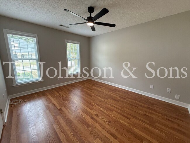Building Photo - Spacious 3 Bedroom Home with Primary Suite on Main Level in Camden Forest