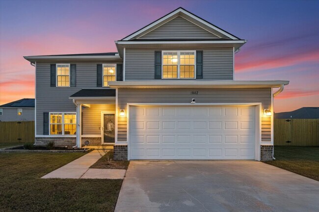 Building Photo - AVAILABLE NOW! (Pet Friendly)