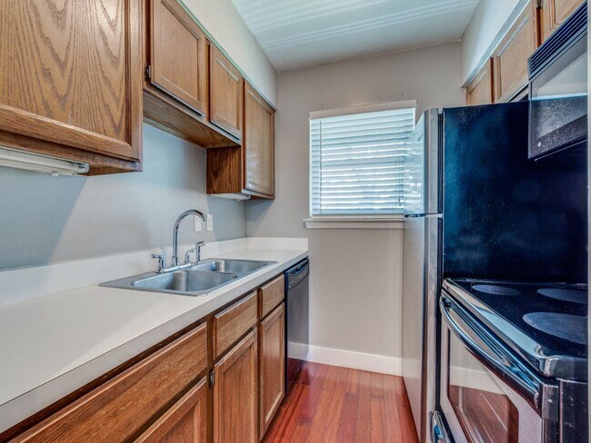 Building Photo - Inwood and Lemmon area, 1 Bedroom, 1 Bath ...