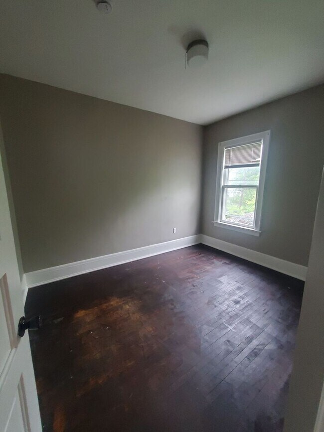Building Photo - 2516-2518 N 12th St. (Duplex)