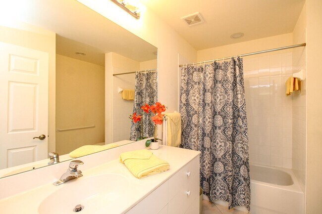 Building Photo - ***FALLING WATERS***ANNUAL UNFURNISHED REN...