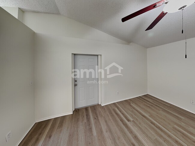 Building Photo - 1431 Londra Ln