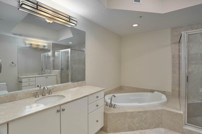 Building Photo - 701 S Olive Ave