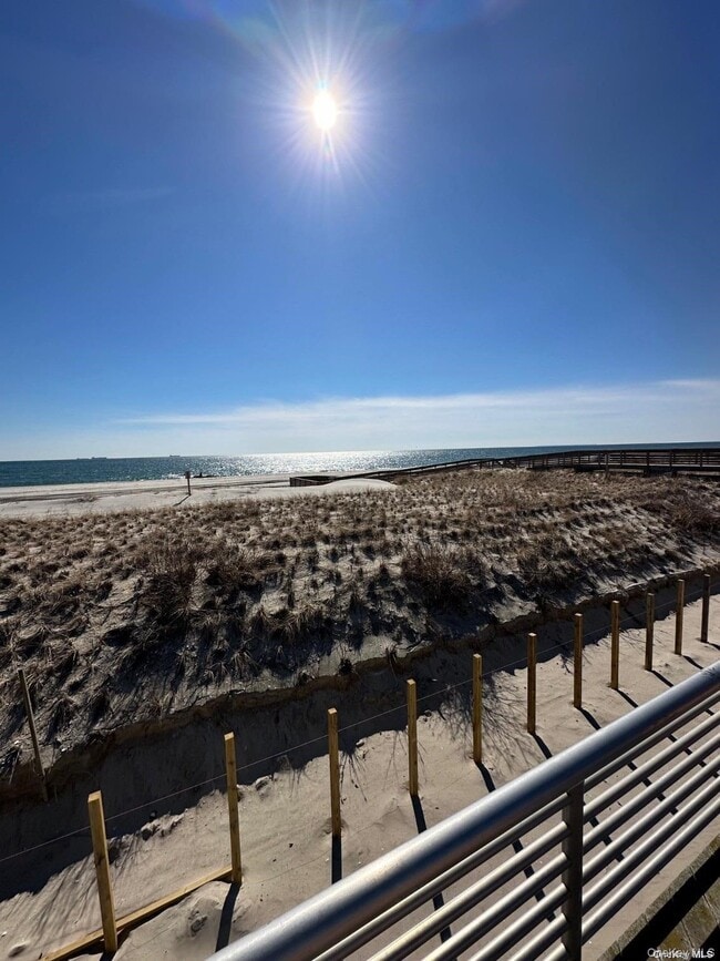 Building Photo - 170 W Broadway