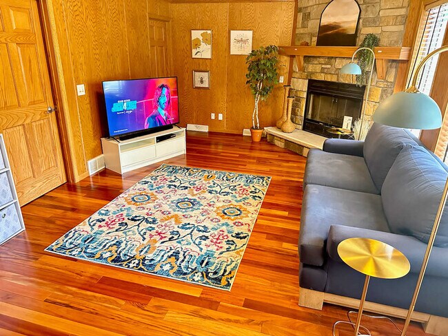 Building Photo - 222 Grouse Dr