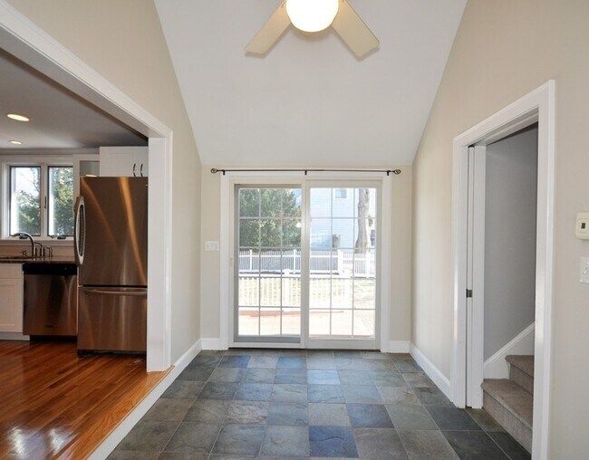 Building Photo - 66 Southfield Cir