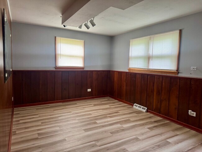 Building Photo - 5341 Grand Ave