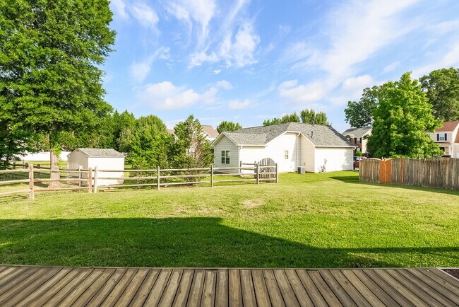 Building Photo - 15718 De Havilland Dr