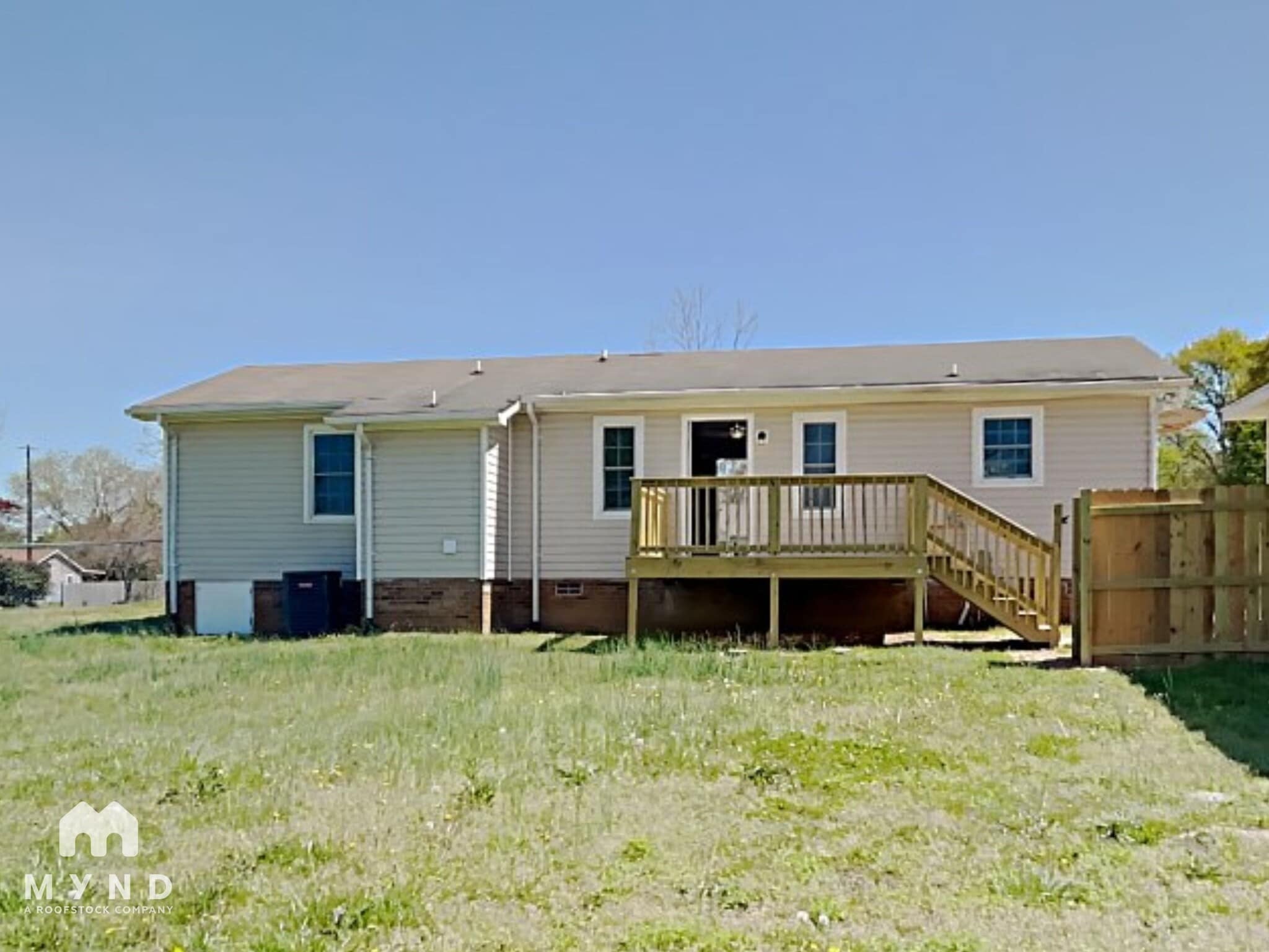 Building Photo - 906 Edgehill Dr