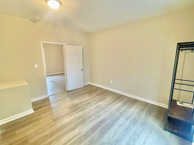 Building Photo - 1004 Highland Ave