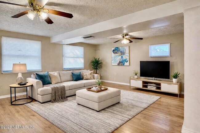 Building Photo - 2057 Glen Gardner Dr