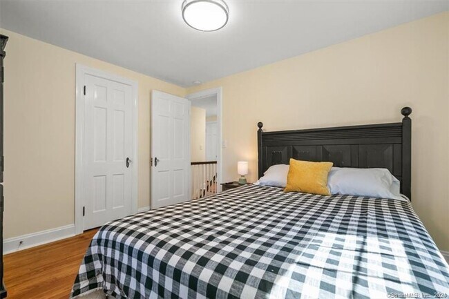 Building Photo - 21 Lilac Ave