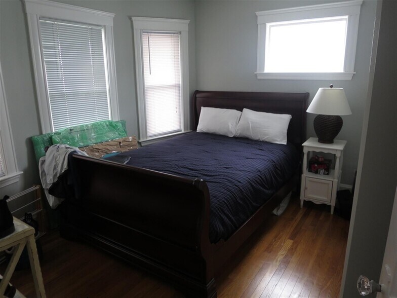 Building Photo - 12 Silvey Pl