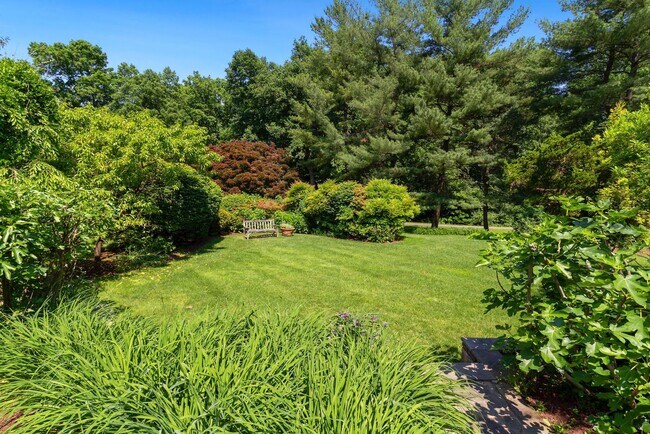 Building Photo - 3 Bed 3 Bath - Potomac Falls Rambler - 2 Car Garage