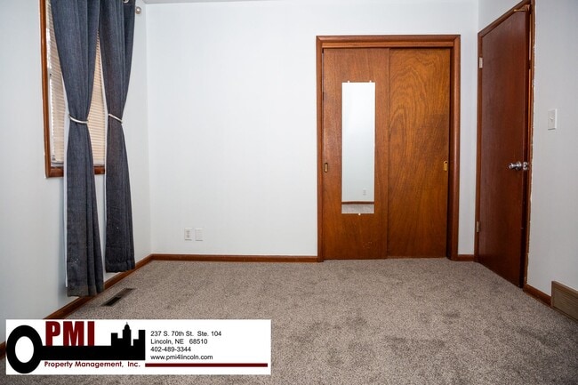 Building Photo - 3 Bedroom and 1.5 bathroom House for rent