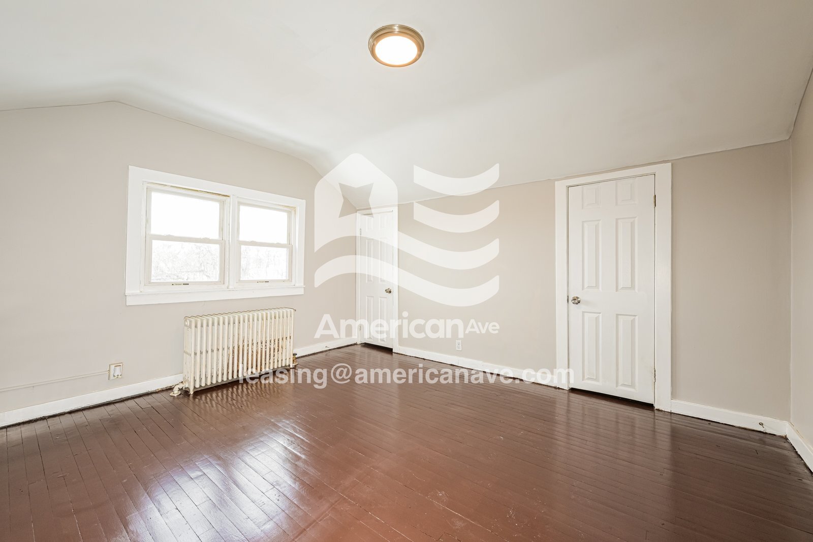 Building Photo - 1818 Plainview Ave