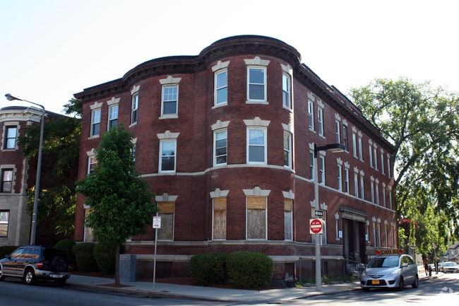 Building Photo - 4-6 Lyndhurst St