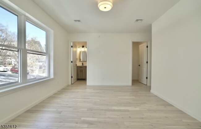 Building Photo - 73 Stuyvesant Ave.