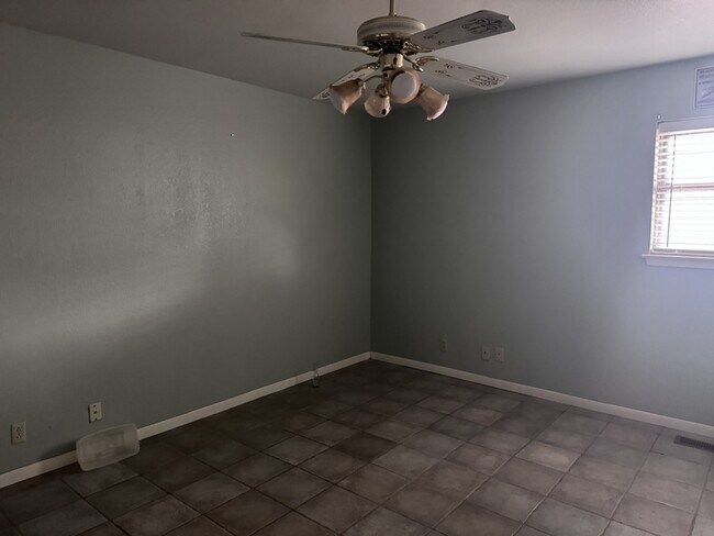 Building Photo - 3216 Fannin Ave