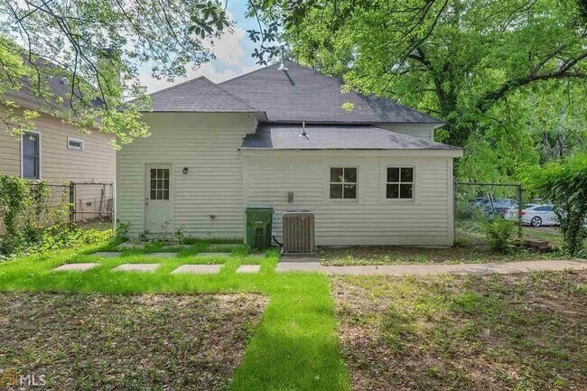 Building Photo - 632 Grady Pl SW