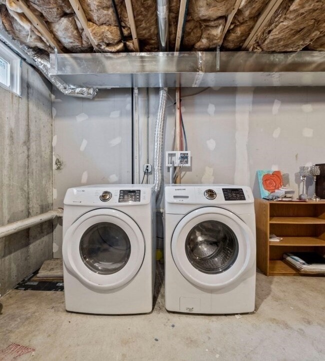 Building Photo - 285 Lake St