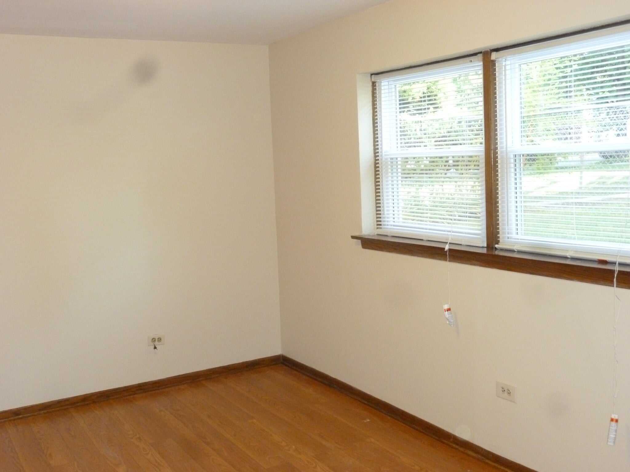 Bedroom 2 - 5004 W Montrose Ave