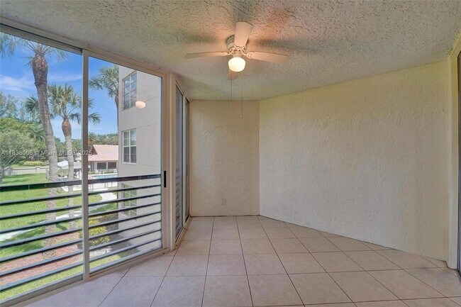 Building Photo - 1900 Sabal Palm Dr