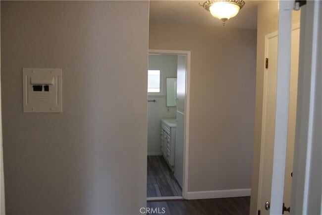 Building Photo - 1342 W Valencia Dr