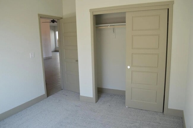 Building Photo - 2430 Bastidas Dr