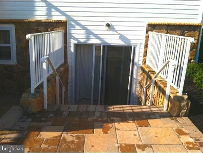 Building Photo - 306 Crescent Dr