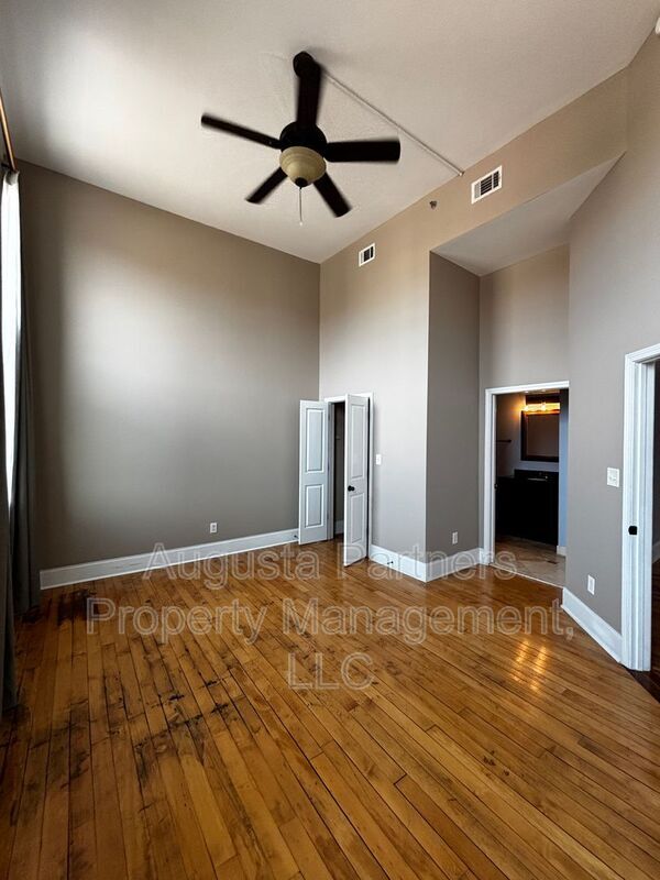 Building Photo - 936 Broad St