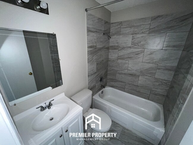 Building Photo - Charming 3BR Home in 38118 | Hardwood Floors & Spacious Fenced Backyard