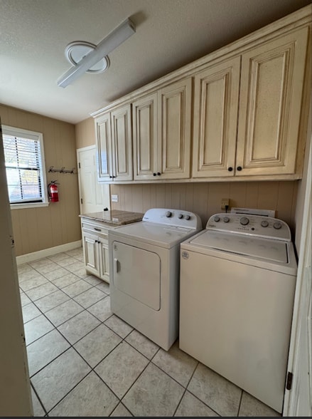 Building Photo - 23 N Howard Pl