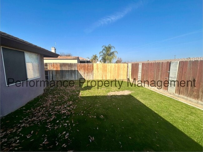 Building Photo - Charming 3 Bed/2 Bath NW Bakersfield Home w/ Solar, RBP & $0 Deposit Option