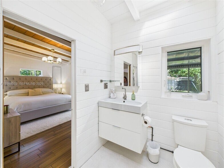 Building Photo - 1632 SW 28th Ave