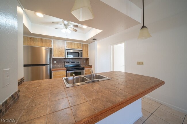 Building Photo - 2825 SW Santa Barbara Pl