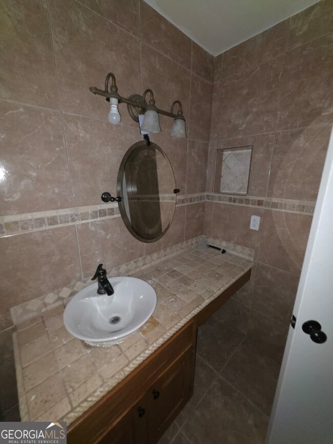 Building Photo - 76 Willowick Dr