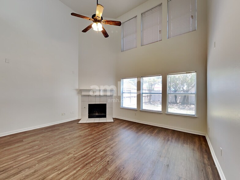 Building Photo - 3933 Evergreen Ct