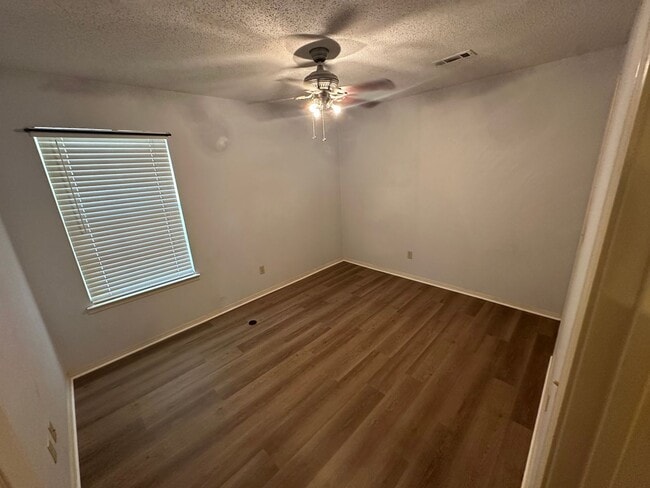 Building Photo - 3-Bed, 2-Bath Home in Central Springdale - Fully Fenced in Backyard and 2x Car Garage!