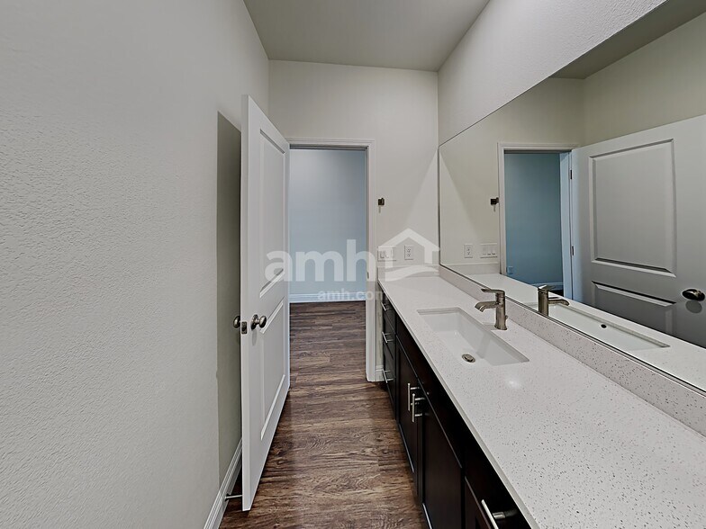 Building Photo - 712 Sienna Rising Dr