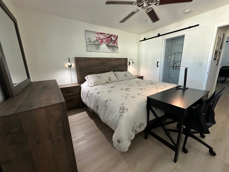 Master Bedroom - 14181 Goldenwest St