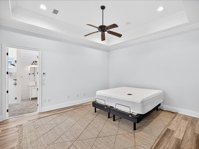 Building Photo - 3161 Club Dr