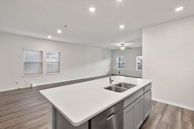 Building Photo - Huge 5-Bedroom Home for Lease in South Austin