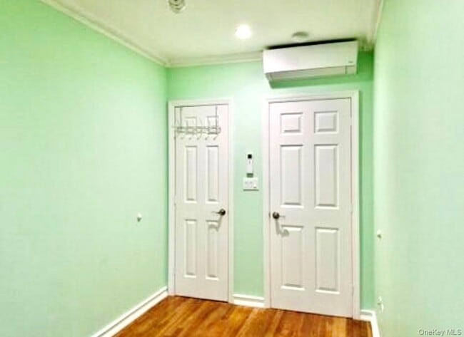 Building Photo - 99-15 Ascan Ave